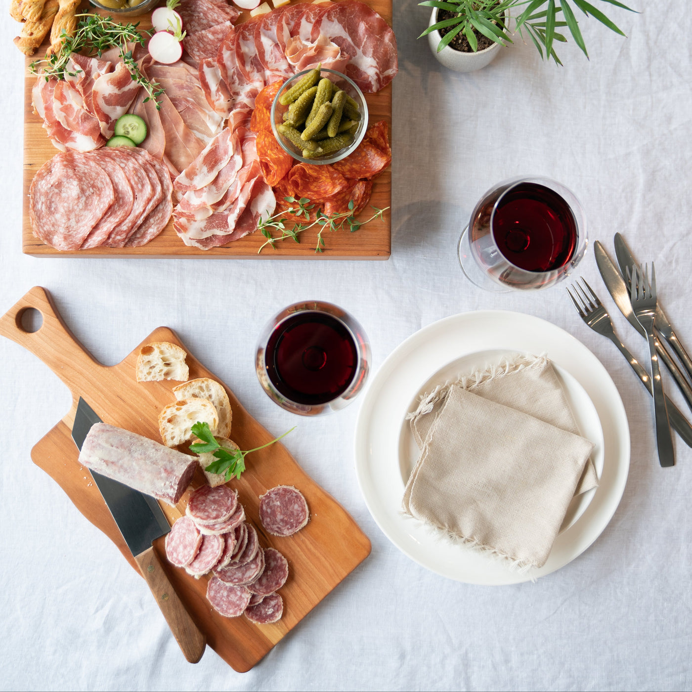 Serving Board with Handle and Wavy Edge